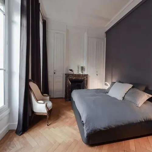 Apartment Champs-elysees / Arc De Triomphe *